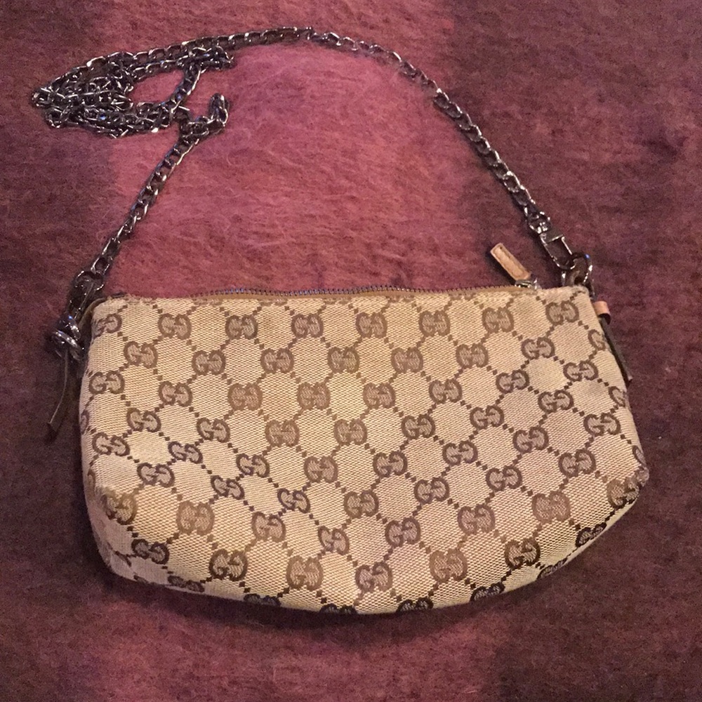 SOLD ******* Gucci shoulder pouch